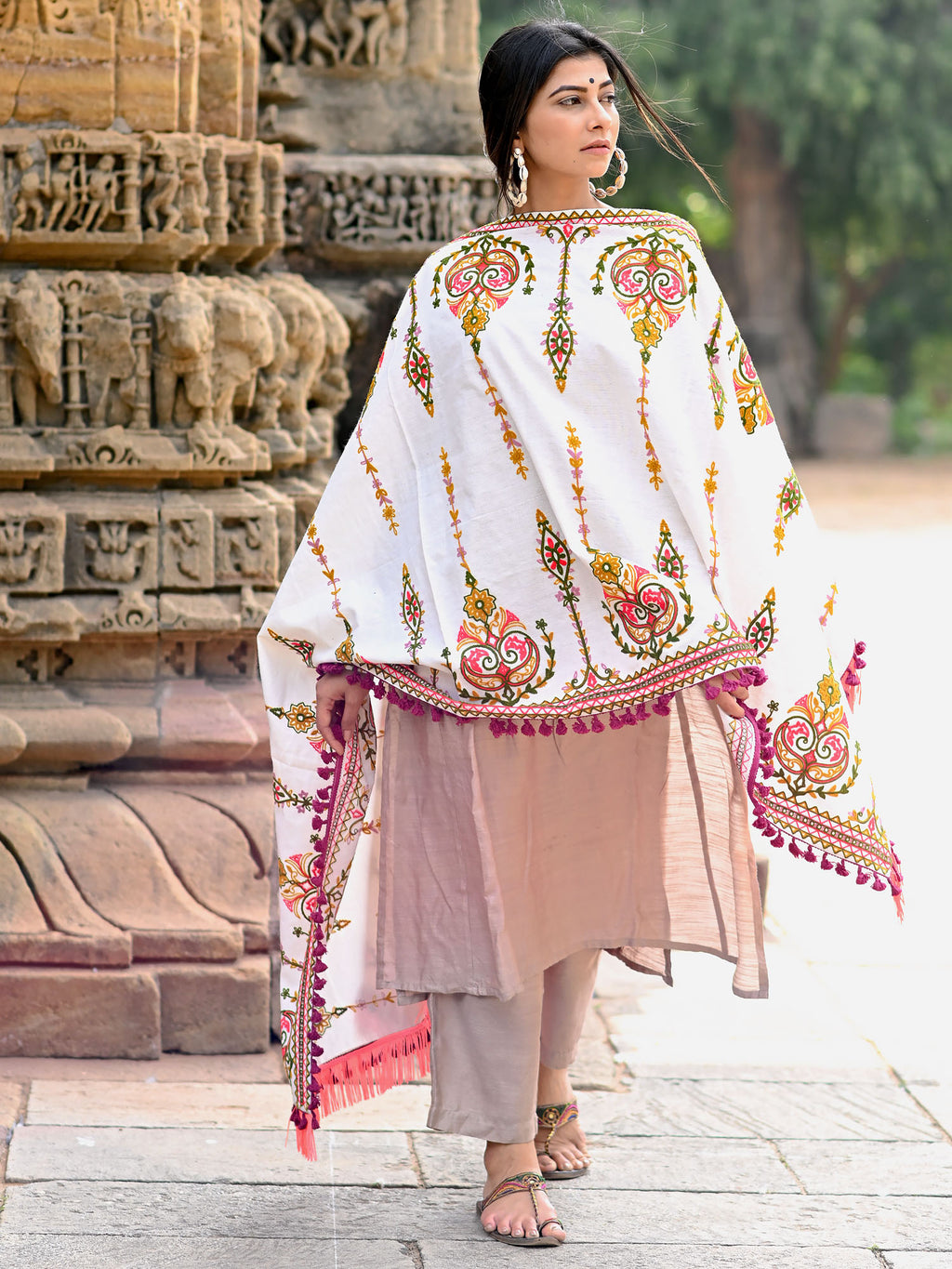 Premium Off-White Heavily Aari Embroidered Handloom Cotton Shawl/Dupatta With Wine Cotton Tassel_MF1600