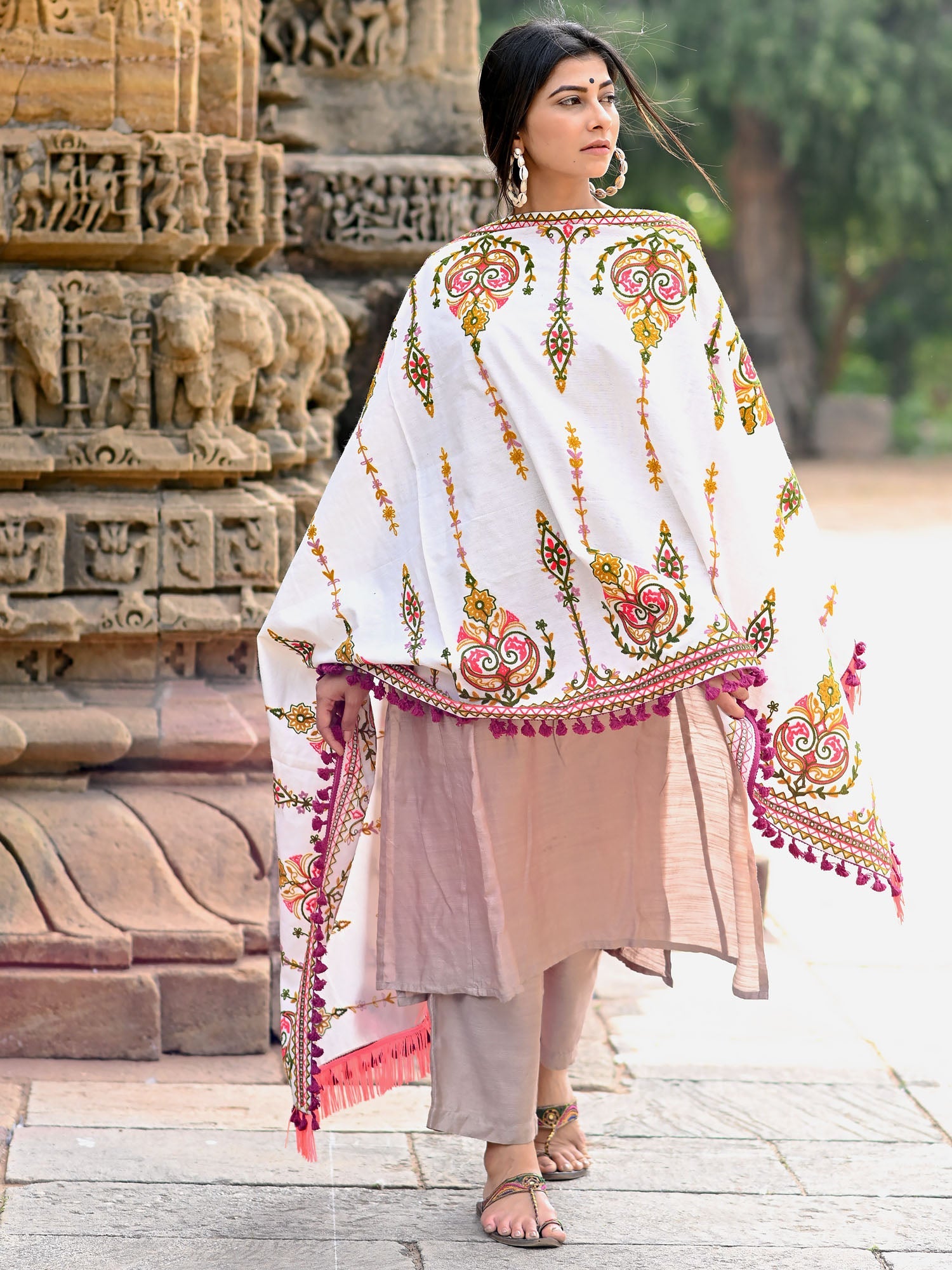Premium Off-White Heavily Aari Embroidered Handloom Cotton Shawl/Dupatta With Wine Cotton Tassel_MF1600