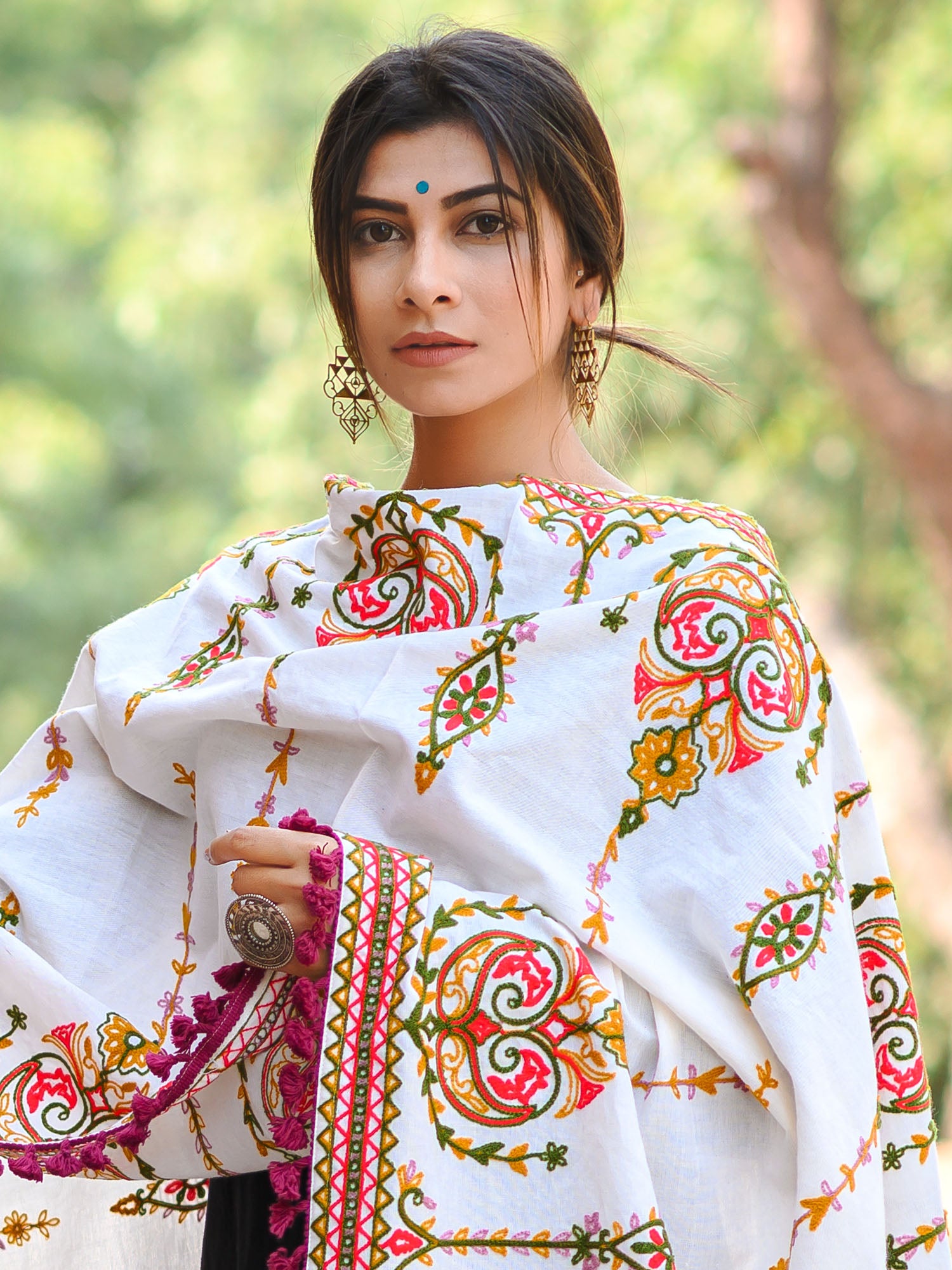 Premium Off-White Heavily Aari Embroidered Handloom Cotton Shawl/Dupatta With Wine Cotton Tassel_MF1600